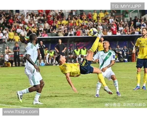 从球场巨星到足球流氓球星的堕落与荣耀背后真相揭秘