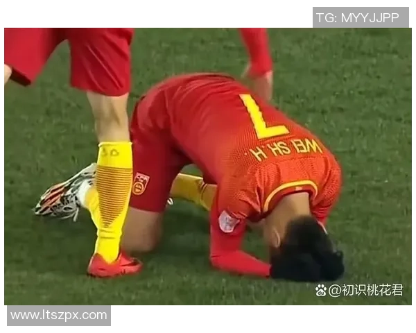 足球场上小孩与球星冲突引发争议比赛，背后原因令人深思